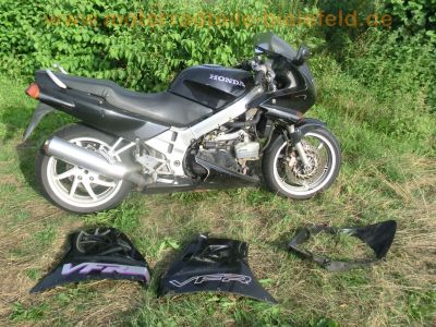 Honda_VFR_750_F_RC36_grau_-_Motor_wie_VF_750_C_RC43_vgl__RC24_VFR_800_RC46_2.jpg