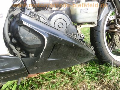Honda_VFR_750_F_RC36_grau_-_Motor_wie_VF_750_C_RC43_vgl__RC24_VFR_800_RC46_29.jpg