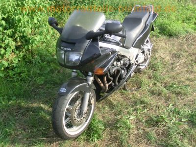 Honda_VFR_750_F_RC36_grau_-_Motor_wie_VF_750_C_RC43_vgl__RC24_VFR_800_RC46_65.jpg