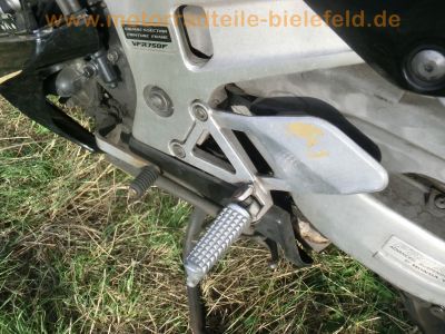 Honda_VFR_750_F_RC36_grau_-_Motor_wie_VF_750_C_RC43_vgl__RC24_VFR_800_RC46_89.jpg