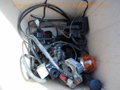 Honda_CM_400_T_NC01_MIX_Ersatz-Teile_spares_Auspuff_Fender_Elektrik_Lenker_Spiegel_etc__12.jpg