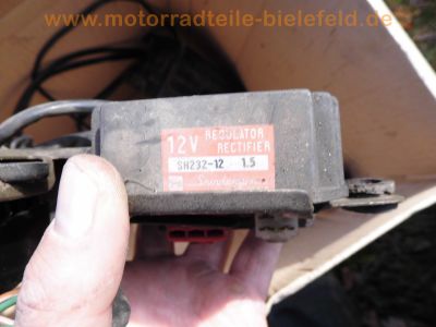 Honda_CM_400_T_NC01_MIX_Ersatz-Teile_spares_Auspuff_Fender_Elektrik_Lenker_Spiegel_etc__41.jpg