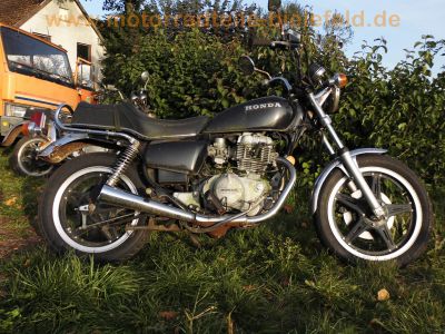 Honda_CM_400_T_NC01_schwarz_Chopper_orig__Auspuff_HM_447_448_Heck-Buegel_Chrom-Fender_5.jpg