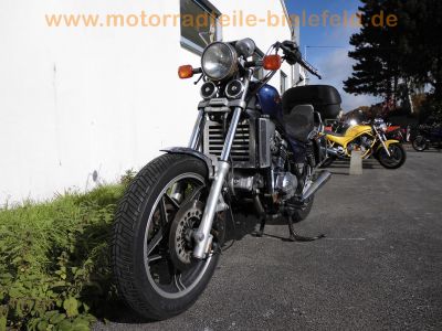 Honda_VF_750_C_RC09_MAGNA_blau_Chopper_Cruiser_25kW_Gepaecktraeger_vorverlegte_FISCHER_Fussrasten-Anlage_FS01_wie_VF_700_1100_C_S_F_RC21_RC28_11.jpg