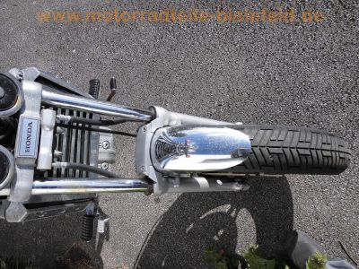 Honda_VF_750_C_RC09_MAGNA_blau_Chopper_Cruiser_25kW_Gepaecktraeger_vorverlegte_FISCHER_Fussrasten-Anlage_FS01_wie_VF_700_1100_C_S_F_RC21_RC28_38.jpg