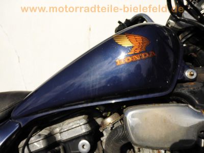 Honda_VF_750_C_RC09_MAGNA_blau_Chopper_Cruiser_25kW_Gepaecktraeger_vorverlegte_FISCHER_Fussrasten-Anlage_FS01_wie_VF_700_1100_C_S_F_RC21_RC28_70.jpg