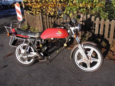 Honda_CB_250_N_rot_Wrack_Gepaecktraeger_27PS_Nockenwelle_-_ggf__44PS_CB_CM_CMX_400_450_N_T_S_41.jpg