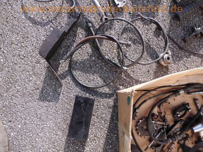 Suzuki_GT_550_3-Zylinder_2-Takt_triple_Ersatzteile_-_wie_GT_250_380_500_750_11.jpg