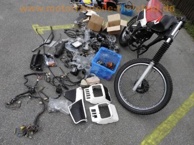 Yamaha_DT_125_LC_10V_Enduro_Motor-Ersatz-Teile_spare-parts_-_wie_RD_80_125_LC_I_II_LCI_LCII_3.jpg
