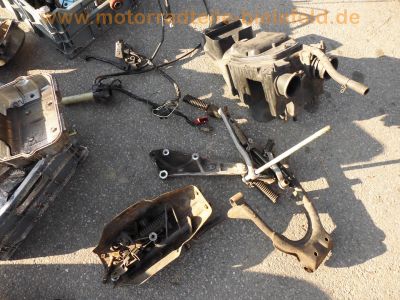 Honda_CB_400_N_rot_Michel_Ersatzteile_spare-parts_-_wie_CM_CB_250_400_450_T_N_17.jpg