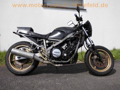 Yamaha_FZ_750_2KK_Streetfighter_schwarz_Extras_Campagnolo-Raeder_AMC_Rasten-Anlage_4-1_Auspuff_etc__41.jpg