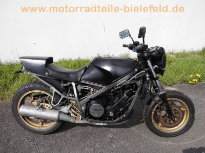 Yamaha_FZ_750_2KK_Streetfighter_schwarz_Extras_Campagnolo-Raeder_AMC_Rasten-Anlage_4-1_Auspuff_etc__45.jpg