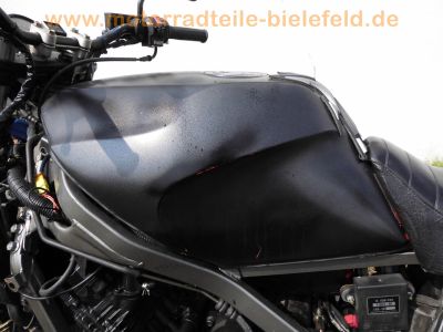 Yamaha_FZ_750_2KK_Streetfighter_schwarz_Extras_Campagnolo-Raeder_AMC_Rasten-Anlage_4-1_Auspuff_etc__8.jpg