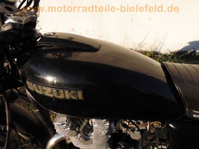 Suzuki_GS400E_Speichenraeder_Konis_Giuliari-Sitzbank_orig__Auspuff_15.jpg