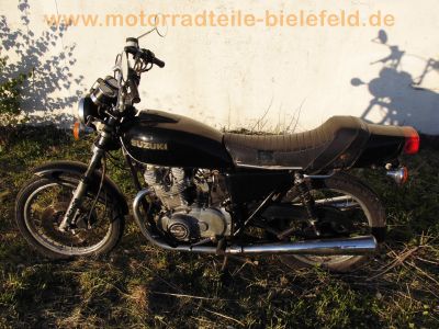 Suzuki_GS400E_Speichenraeder_Konis_Giuliari-Sitzbank_orig__Auspuff_5.jpg