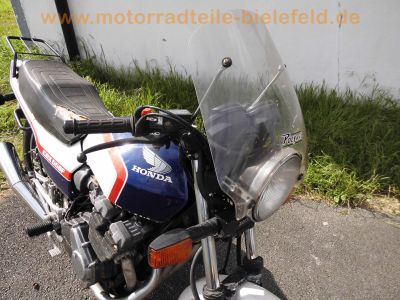 Honda_CBX_550_F_PC04_blau-weiss_Gepaecktraeger_JAMA-Auspuff_4-2_17.jpg