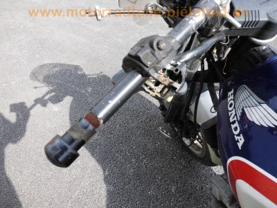 Honda_CBX_550_F_PC04_blau-weiss_Gepaecktraeger_JAMA-Auspuff_4-2_37.jpg