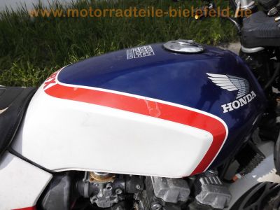 Honda_CBX_550_F_PC04_blau-weiss_Gepaecktraeger_JAMA-Auspuff_4-2_39.jpg