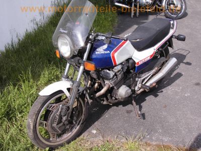 Honda_CBX_550_F_PC04_blau-weiss_Gepaecktraeger_JAMA-Auspuff_4-2_48.jpg