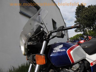 Honda_CBX_550_F_PC04_blau-weiss_Gepaecktraeger_JAMA-Auspuff_4-2_67.jpg