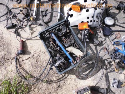 Suzuki_DR_600_DAKAR_SN41A_Enduro_Ersatz-Teile_spare-parts_-_wie_DR_250_500_650_750_S_RSE_12.jpg