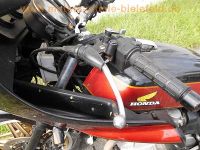 Honda_CB_750_F2_Boldor_RC04_rot-schwarz_in_SC01_Rahmen_Haensle_4-1_Auspuff_Stahlflex_-_wie_CB_900_F_F2_SC09_23.jpg