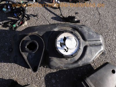 Yamaha_YZF-R_125_RE06_Ersatz-Teile_spare-parts_Heck_Motor_Rasten_etc__43.jpg