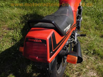 Honda_CBX_750_F_RC17_rot_Tank_ohne_Deko_sonst_original_Zustand_Auspuff_HMMJ0E_Sankei_2204_13.jpg