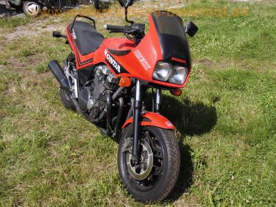 Honda_CBX_750_F_RC17_rot_Tank_ohne_Deko_sonst_original_Zustand_Auspuff_HMMJ0E_Sankei_2204_4.jpg