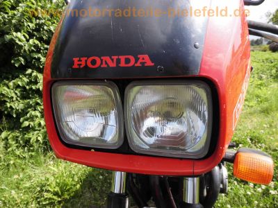 Honda_CBX_750_F_RC17_rot_Tank_ohne_Deko_sonst_original_Zustand_Auspuff_HMMJ0E_Sankei_2204_40.jpg