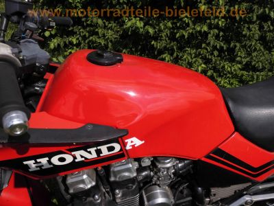 Honda_CBX_750_F_RC17_rot_Tank_ohne_Deko_sonst_original_Zustand_Auspuff_HMMJ0E_Sankei_2204_42.jpg