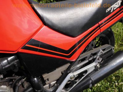 Honda_CBX_750_F_RC17_rot_Tank_ohne_Deko_sonst_original_Zustand_Auspuff_HMMJ0E_Sankei_2204_46.jpg