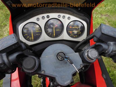 Honda_CBX_750_F_RC17_rot_Tank_ohne_Deko_sonst_original_Zustand_Auspuff_HMMJ0E_Sankei_2204_61.jpg