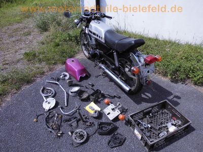 Yamaha_RD_200_DX_1E8_silber-grau_+_Ersatz-Teile_-_wie_DT_RD_RS_50_80_100_125_175_200_250_M_MX_MX-S_10.jpg