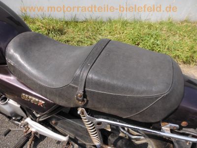 Honda_CB_750_KZ_RC01_lila_Marshall_Deeptone_Auspuff_4-1_Gepaecktraeger_-_wie_CB_900_750_F_F2_Boldor_SC01_SC09_RC04_12.jpg