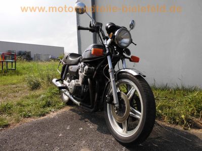 Honda_CB_750_KZ_RC01_lila_Marshall_Deeptone_Auspuff_4-1_Gepaecktraeger_-_wie_CB_900_750_F_F2_Boldor_SC01_SC09_RC04_32.jpg