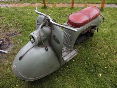 Hans_Glas_Goggo_200_Motor-Roller_Oldtimer_Veteranen-Roller_Bj__1955_mit_ILO-Motor_M_200_V_-_wie_Goggo_125_150__5.jpg