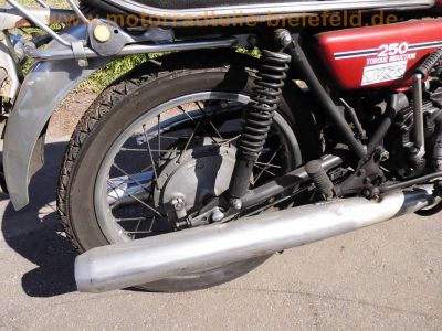Yamaha_RD_250_Typ_522_Zweitakt-Zweizylinder_rot_-_wie_521_1A1_RD_200_400_DX_49.jpg