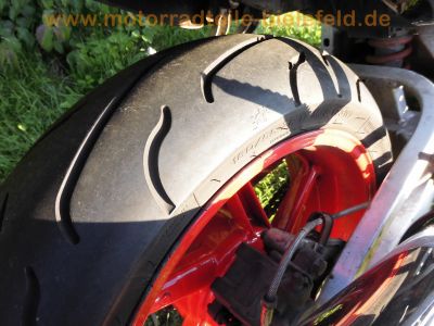 Honda_CBR_900_RR_Fireblade_SC28_Ur-Modell_schwarz_LSL-Lenkungsdämpfer_Sport-Auspuff_-_wie_SC33_10.jpg