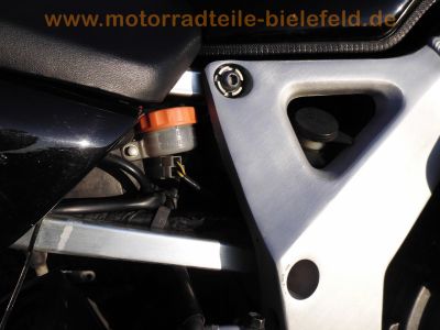 Honda_CBR_900_RR_Fireblade_SC28_Ur-Modell_schwarz_LSL-Lenkungsdämpfer_Sport-Auspuff_-_wie_SC33_35.jpg