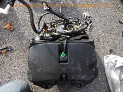 Yamaha_YZF-R1_RN12_EXUP_2005_grau_crash_YZF_1000_Motor_XN509E_33tkm_Ersatzteile_spare-parts_100_.jpg