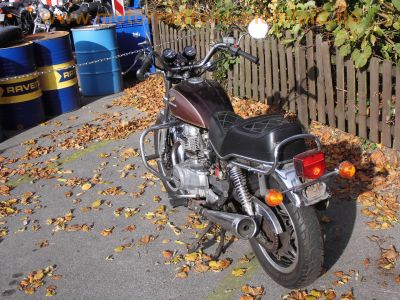 Honda_CM_400_T_NC01_Custom_braun-lila_ORIGINAL_US-Chopper_kurze_Chrom-Fender_Sturzbuegel_mit_Highway-Bars_-_wie_CM_CB_125_185_200_250_400_87.jpg