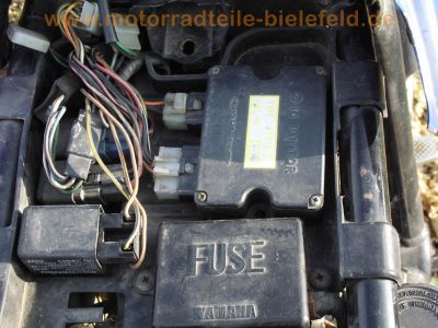 Yamaha_XJ_900_4BB_blau-weiss_Sturz_4-1_Auspuff_-_wie_XJ_650_700_750_F_31A_58L_3NG_2HL_4K0_41Y_11M_26.jpg