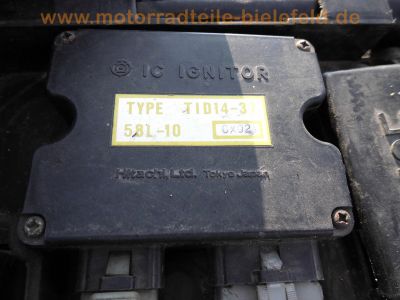 Yamaha_XJ_900_4BB_blau-weiss_Sturz_4-1_Auspuff_-_wie_XJ_650_700_750_F_31A_58L_3NG_2HL_4K0_41Y_11M_49.jpg