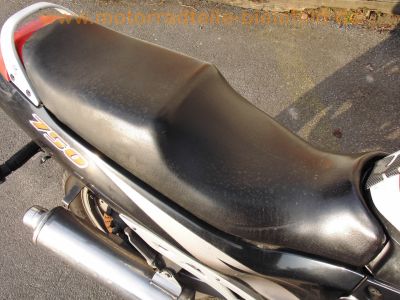 Suzuki_GSX_750_F_GR78A_mit_Edelstahl-Auspuff_40C1_aus_GSX_750_AE_-_wie_GSX_600_1100_F_13.jpg