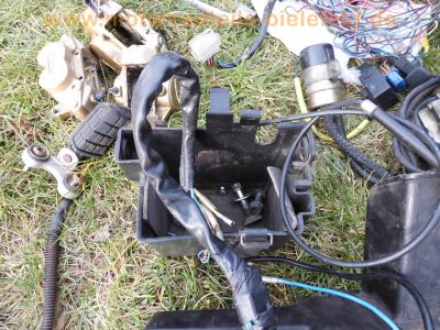 Yamaha_FJ1200_3CW_EZ88_Streetfighter-Projekt_Sturzbuegel_KOSO_-_wie_FJ_1100_47E_1XJ_3YA_12.jpg