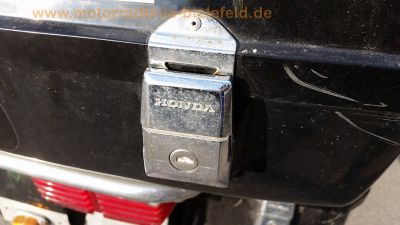Honda_GL_1100_SC02_schwarz_Verkleidung_Koffer_Sturzbuegel_JAMA_Edelstahl-Auspuff_Radio_Highway-Bars_-_wie_GL1000_GL1_GL2_32.jpg