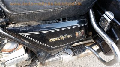 Honda_GL_1100_SC02_schwarz_Verkleidung_Koffer_Sturzbuegel_JAMA_Edelstahl-Auspuff_Radio_Highway-Bars_-_wie_GL1000_GL1_GL2_35.jpg