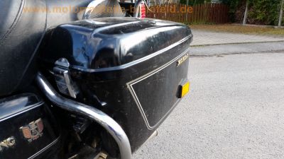 Honda_GL_1100_SC02_schwarz_Verkleidung_Koffer_Sturzbuegel_JAMA_Edelstahl-Auspuff_Radio_Highway-Bars_-_wie_GL1000_GL1_GL2_48.jpg