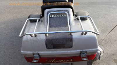Honda_GL_1200_ASPENCADE_SC14_GOLDWING_weiss,_Koffer,_Radio_-_wie_Interstate_23.jpg